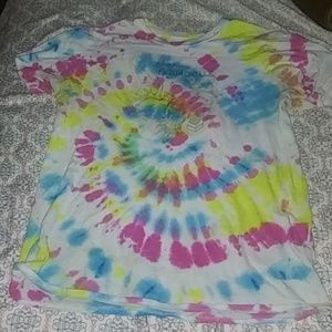 Im selling this tie dye shirt